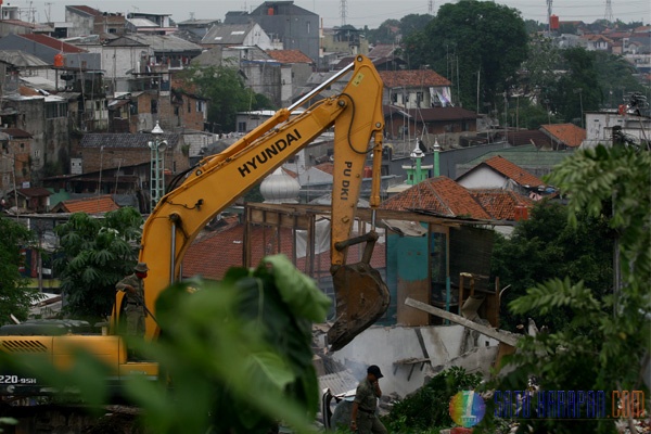 Ratusan Bangunan di Pasar Minggu Ditertibkan