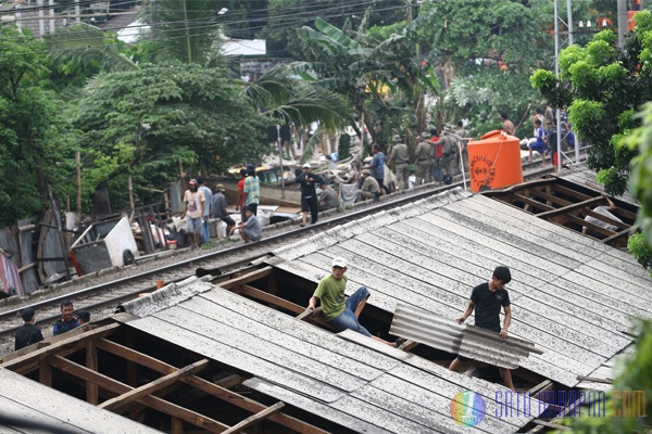 Ratusan Bangunan di Pasar Minggu Ditertibkan