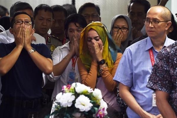 Penumpang AirAsia QZ8501 Lutfiah Hamid Dimakamkan