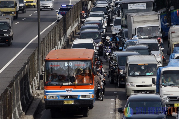 Pasang Kamera Pengintai untuk Pelanggar Jalur Busway