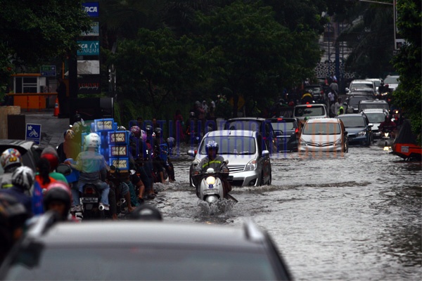 Drainase Buruk, Kawasan Kemang Tergenang Banjir