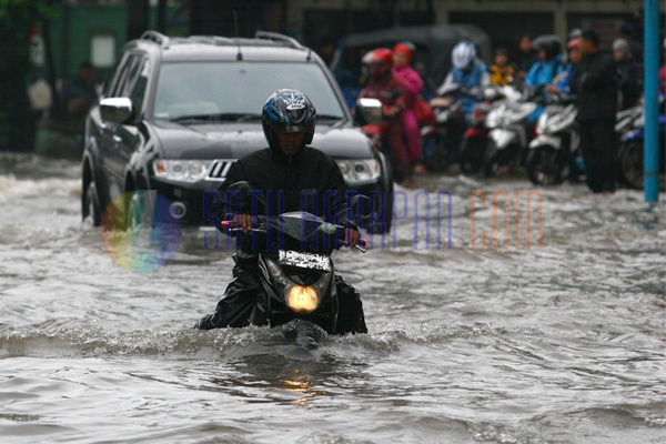 Drainase Buruk, Kawasan Kemang Tergenang Banjir