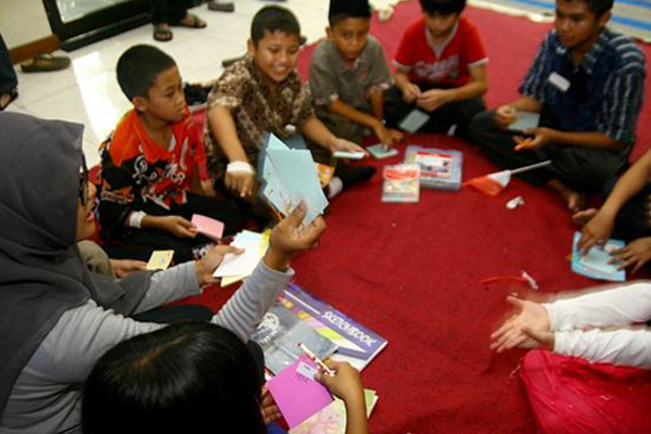 Berbagi Bersama Anak-anak Kelompok Minoritas dalam Hari Anak Nasional 2013