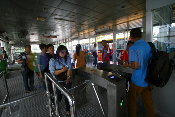 Transjakarta Resmi Terapkan E-ticketing