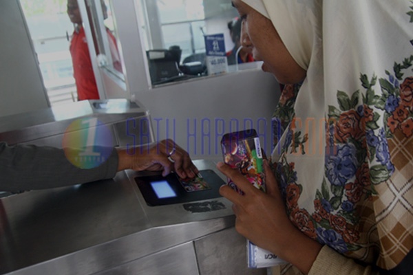 Transjakarta Resmi Terapkan E-ticketing