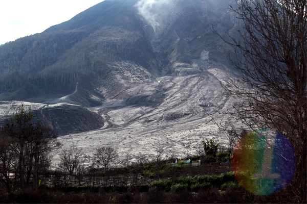 Gunung Sinabung Kembali Berstatus Awas