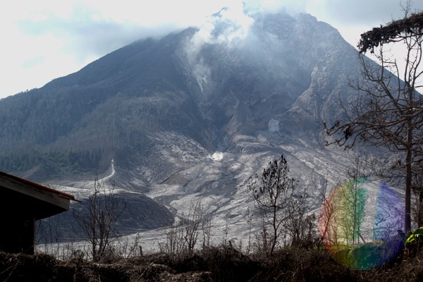 Gunung Sinabung Kembali Berstatus Awas