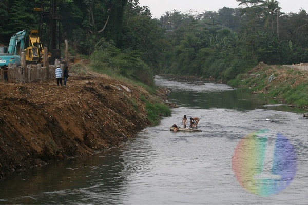 Revitalisasi Sungai Ciliwung Simatupang Mulai Dikerjakan