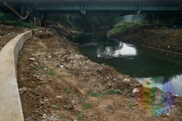 Revitalisasi Sungai Ciliwung Simatupang Mulai Dikerjakan