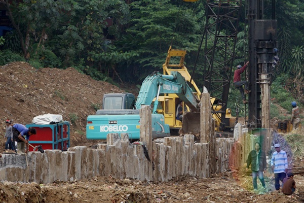 Revitalisasi Sungai Ciliwung Simatupang Mulai Dikerjakan