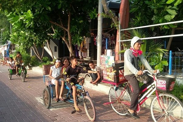 Halaman Belakang Pulau Pramuka Jadi Lokasi Favorit Ngabuburit