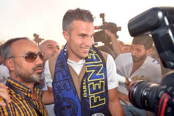 Van Persie Tiba di Istanbul Bergabung dengan Fenerbahce