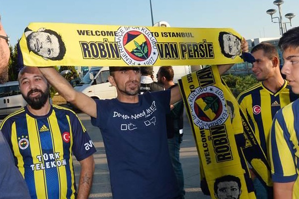 Van Persie Tiba di Istanbul Bergabung dengan Fenerbahce