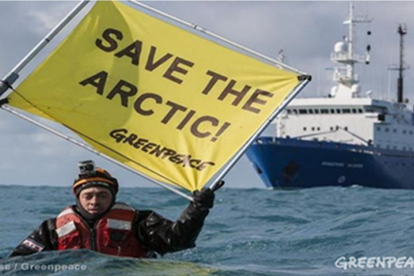 Greenpeace Protes dan Halangi Ekplorasi Minyak di Artik Utara