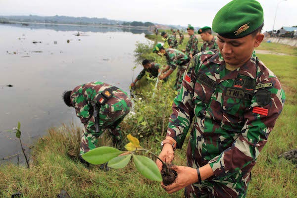 Masyarakat di Berbagai Daerah Meriahkan HUT RI