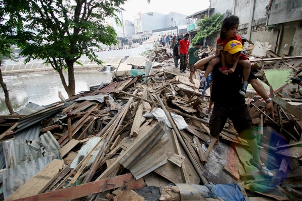 Relokasi Kampung Pulo Berakhir Ricuh