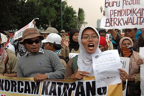 Pegawai Honorer Tuntut Menjadi PNS