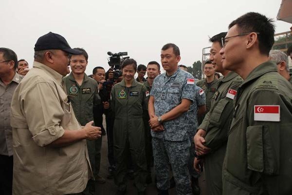 Tentara Singapura Diklaim Berhasil Padamkan Kebakaran Hutan di Palembang