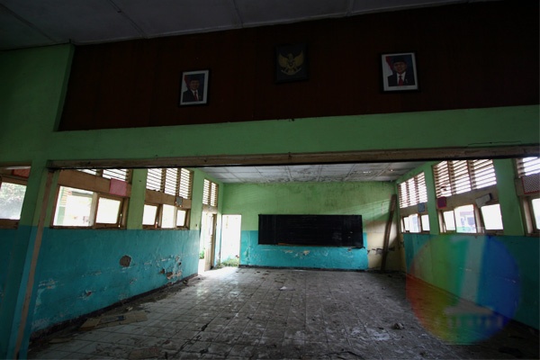 Dua Tahun Terbengkalai, SDN 12 Kramat Jati Rusak Parah