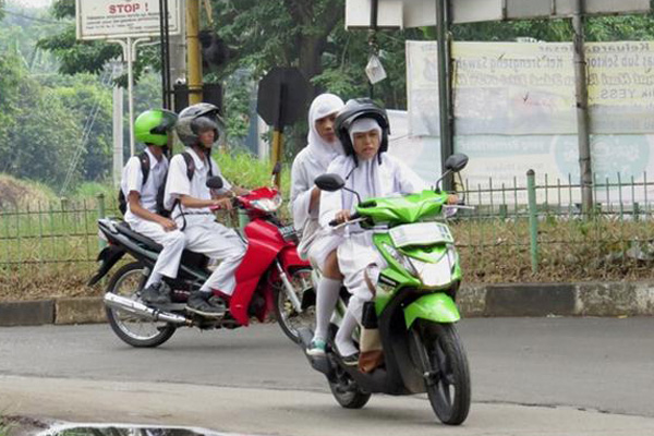 Masih Banyak Pelajar Menggunakan Motor Sebagai Transportasi ke Sekolah