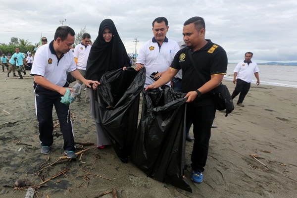 Aksi Bersih-Bersih Lingkungan di Berbagai Negara