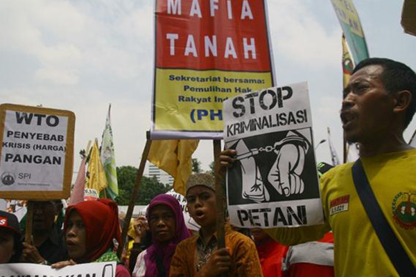 Ratusan Petani Berunjuk Rasa di Kantor Kemerindag