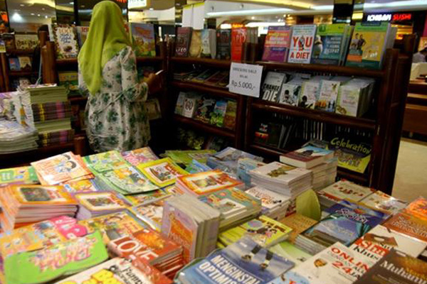 Hari Pertama Jak Book Fiesta 2013 Masih Sepi Pengunjung