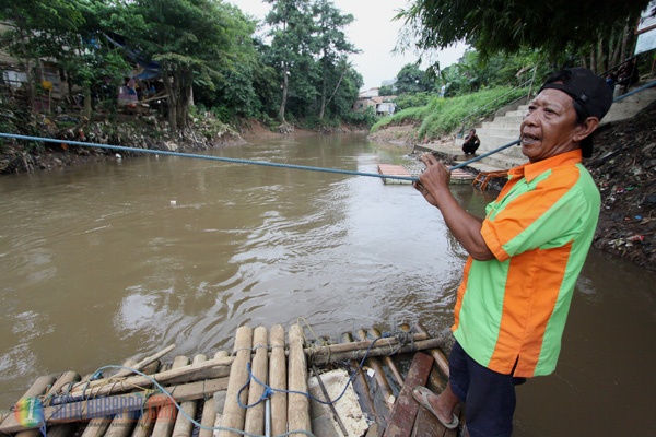 Perahu Eretan Ciliwung Penghubung Timur Selatan Masih Bertahan 