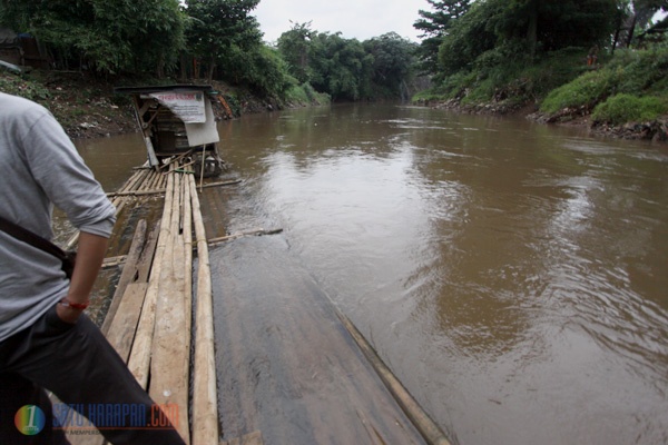 Perahu Eretan Ciliwung Penghubung Timur Selatan Masih Bertahan 