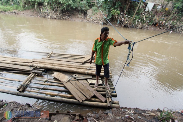 Perahu Eretan Ciliwung Penghubung Timur Selatan Masih Bertahan 