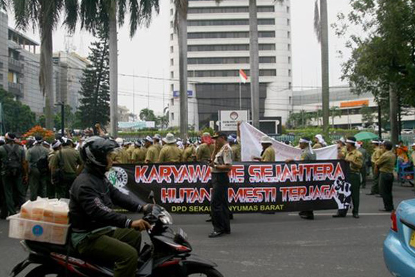 Karyawan Perhutani Berunjuk Rasa Tuntut Kenaikan Upah Di BUMN