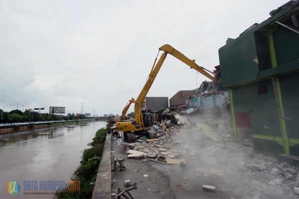 Ratusan Rumah di Kawasan Kalijodo Rata Tanah