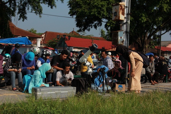 Matahari Sabit di Atas Tugu Yogyakarta