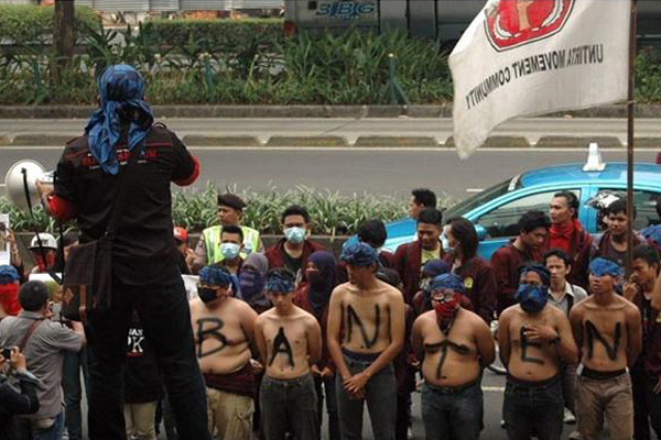 Tangkap dan Adili Gubernur Banten Ratu Atut Chosiyah