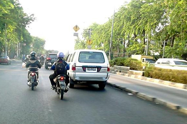 Motor Tanpa Plat Nomor Belakang