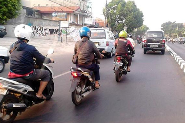 Motor Tanpa Plat Nomor Belakang