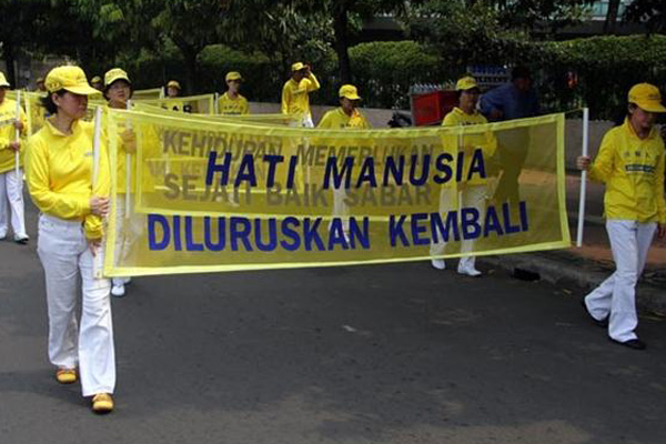 Aksi Falun Gong Menentang Kejahatan Kemanusiaan di Tiongkok