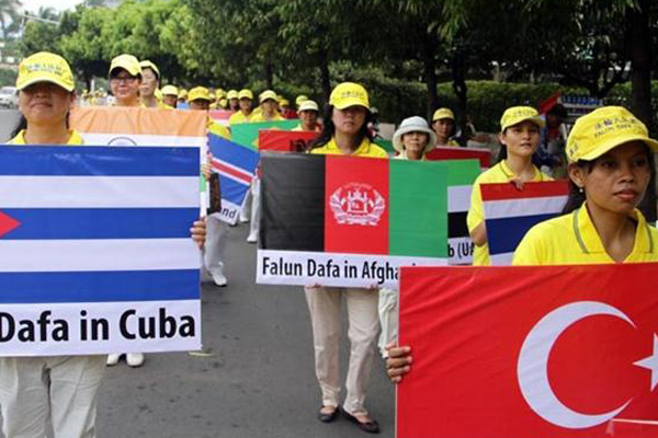 Aksi Falun Gong Menentang Kejahatan Kemanusiaan di Tiongkok