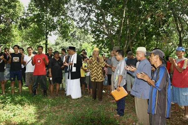 Warga Depok Potong Hewan Qurban Rayakan Idul Adha Bersama