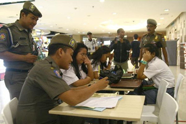 Satpol PP Jaksel Gelar Razia di Mall