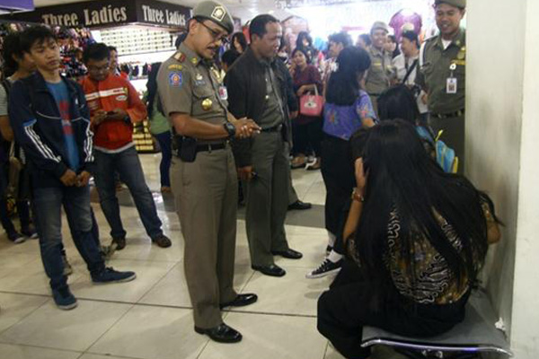 Satpol PP Jaksel Gelar Razia di Mall