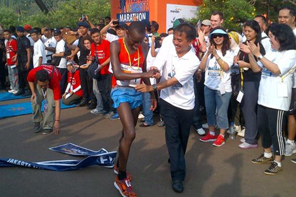 Semangat Peserta Mandiri Jakarta Marathon 2013 