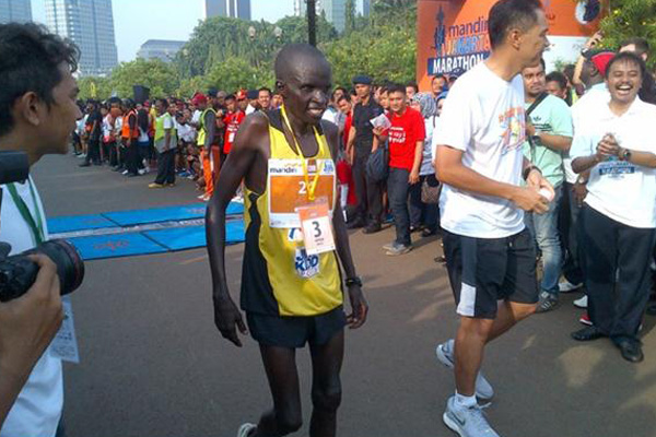 Semangat Peserta Mandiri Jakarta Marathon 2013 