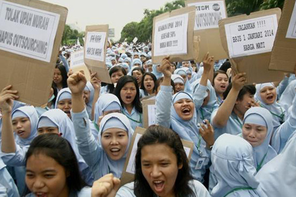 Ribuan Buruh Keluar Pabrik Lancarkan Aksi Mogok Nasional