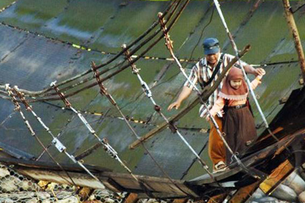 Jembatan Gantung di Desa Batubusuk, Padang Sudah Tidak Layak