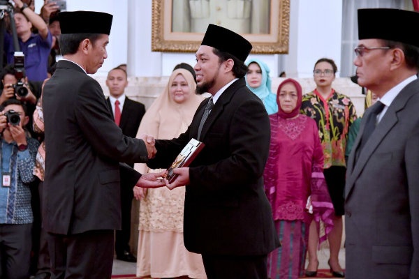 Presiden Anugerahkan KHR Asad sebagai Pahlawan Nasional