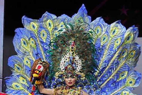 Miss Universe 2013: Putri Indonesia Memakai Kostum Reog