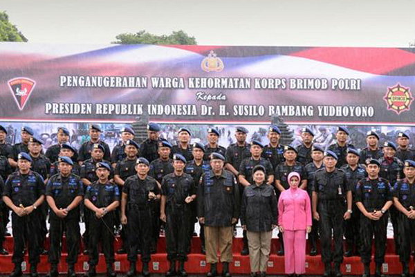 SBY Terima Anugerah Warga Kehormatan Korps Brimob Polri