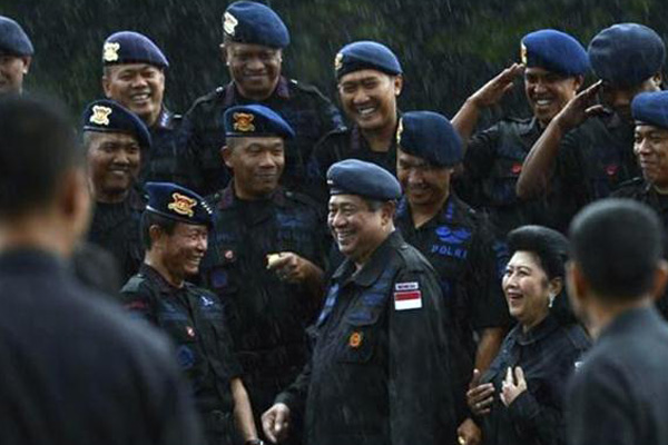 SBY Terima Anugerah Warga Kehormatan Korps Brimob Polri