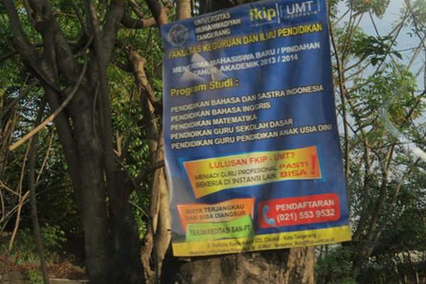 Pohon Jadi Sasaran Berbagai Poster Iklan